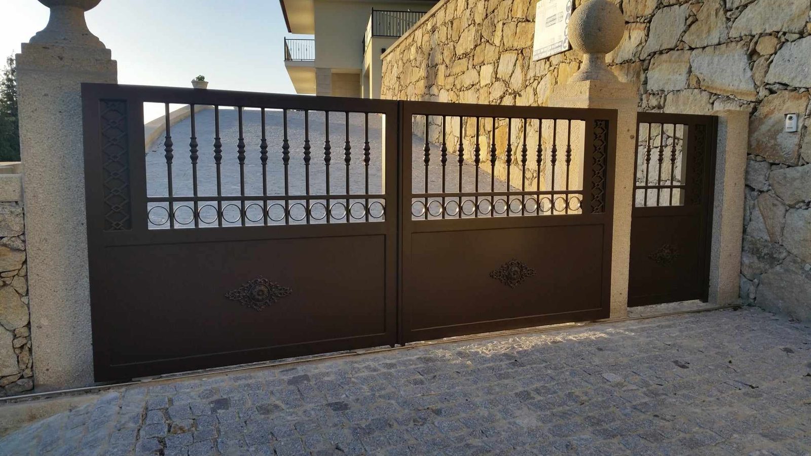 Portão de correr automático – Vila Nova de Cerveira